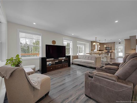 3rd image of 393 Hills Point Rd