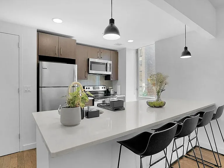 260 W 26th St #4U — Photo 3