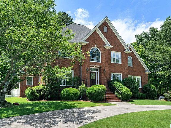 2nd image of 3709 Carisbrooke Dr