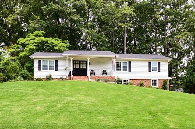 1st image of 118 Debonaire Dr