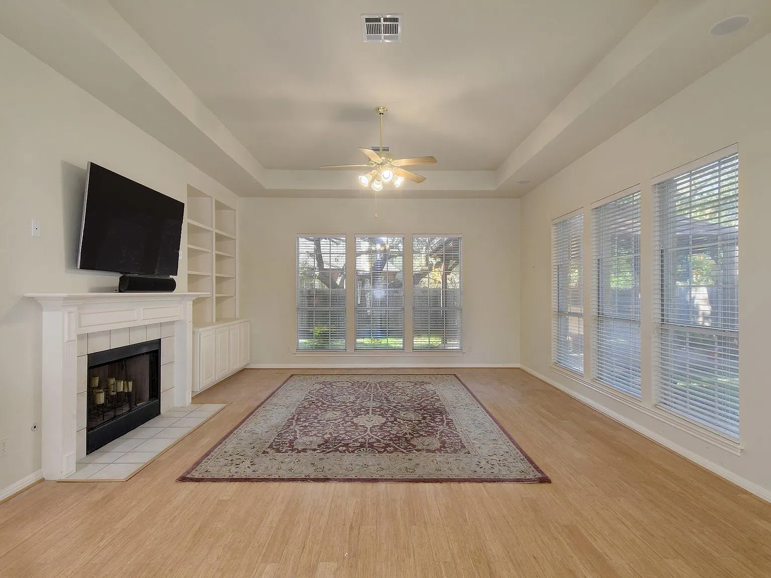 4 bed, 3.5 bath, 3850 sqft, $3,850 — Photo 4