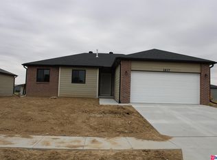1617 SW 28th St, Lincoln, NE 68522