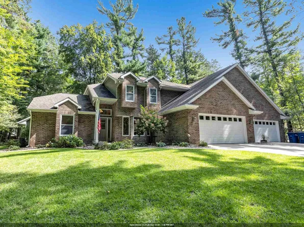 2274 Cathedral Forest Dr, Green Bay, WI 54313