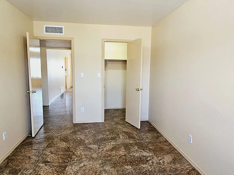 3903 Van Buren Ave — Photo 11