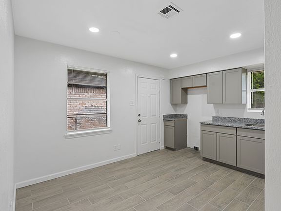 3rd image of 510 Ulrich St