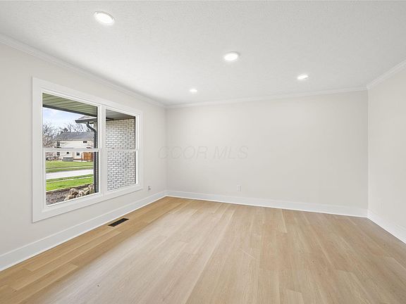 5th image of 862 Thirlwall Ct