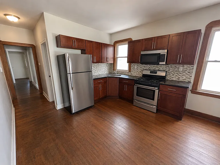 662 State St — Photo 3