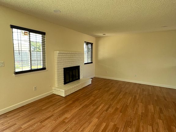 3rd image of 15 Hyde Cir