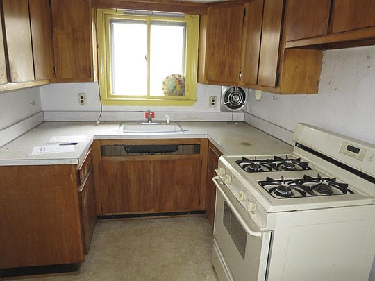 4th image of 221 S Conger Ave