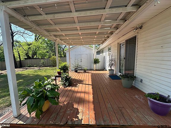5th image of 128 Oak Grove Dr