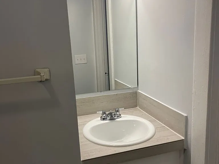 412 E Duffy St — Photo 12