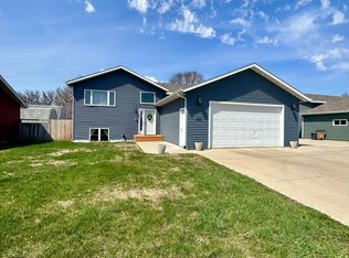 610 16th St SW, Minot, ND 58701
