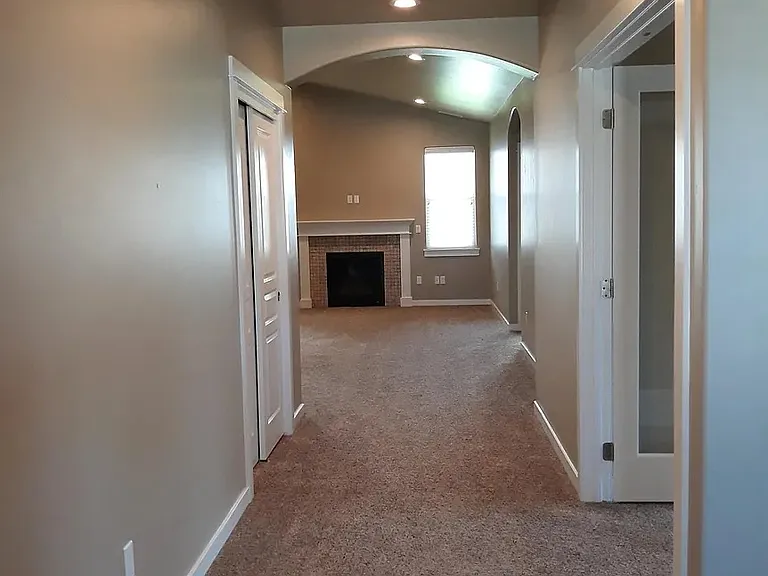 1298 N Tyra Ave — Photo 12