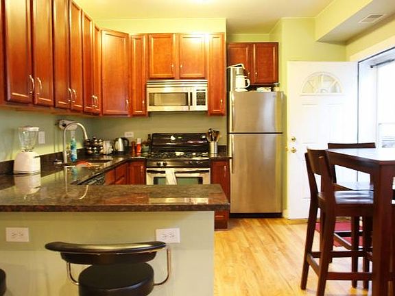 4th image of 4102 N Hamlin Ave APT 3