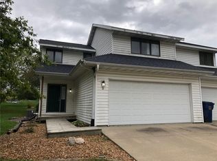 3 Jefferson St, Pella, IA 50219