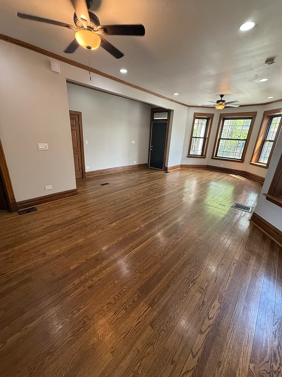 Building Photo - 2034 N Sawyer Ave #1
