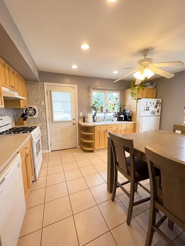 2 bed, 1.0 bath, 750 sqft, $2,700 — Photo 1