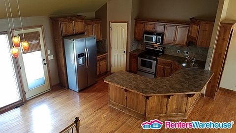 4th image of 8401 N Elmwood Ave