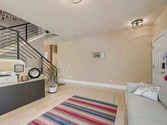 3rd image of 3921 Florentine Dr