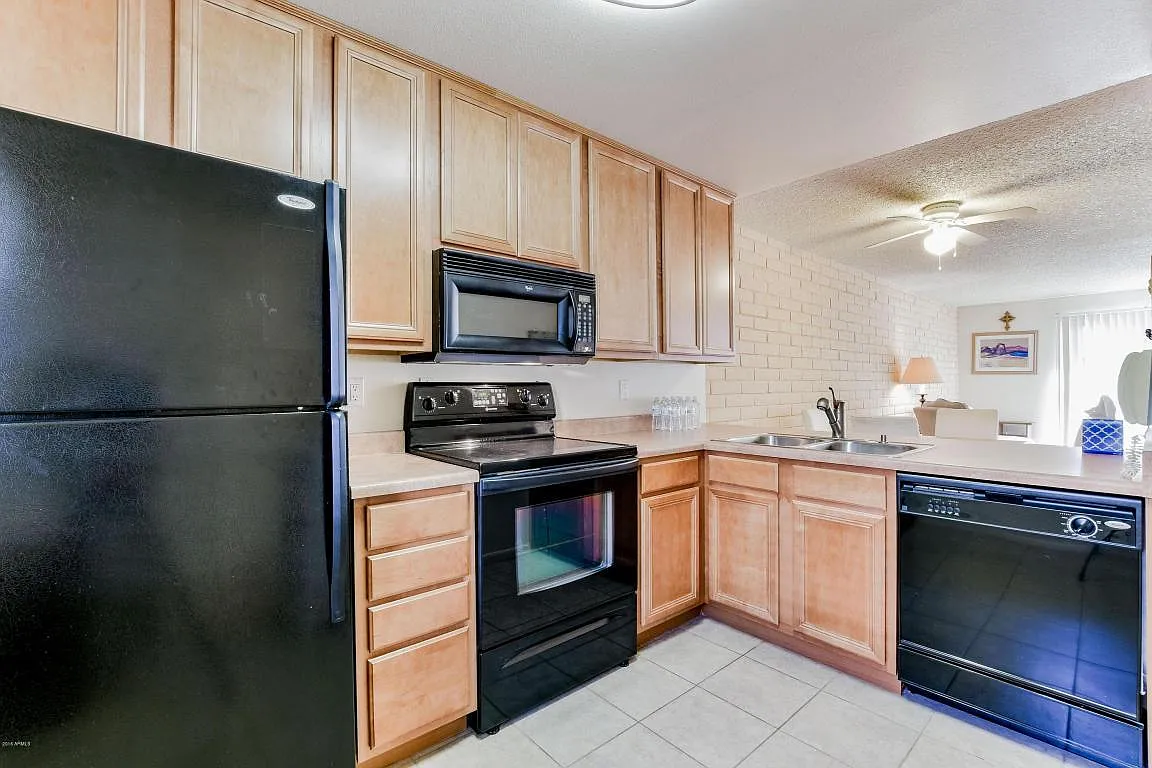2 bed, 960 sqft, $1,800 — Photo 1