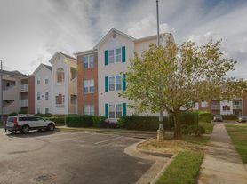 713 Clearwater Ct