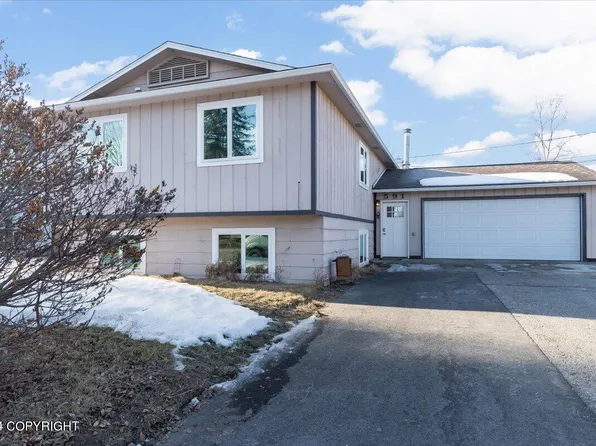 591 Slater Dr, Fairbanks, AK 99701