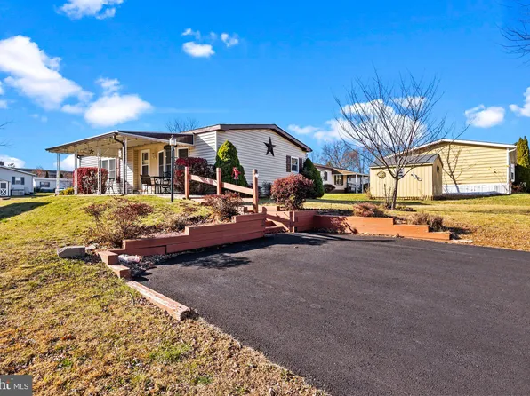 608 Robin Pl, North Wales, PA 19454