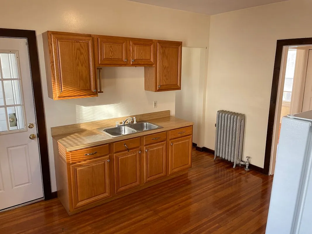 2 bed, 1.0 bath, 1100 sqft, $1,800 — Photo 3