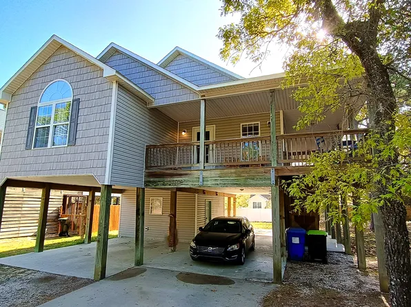 122 NE 5th St, Oak Island, NC 28465