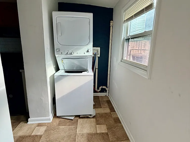2084 E Pacific St — Photo 6