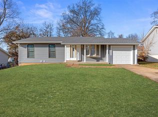 1405 Saint Gregory Ln, Saint Charles, MO