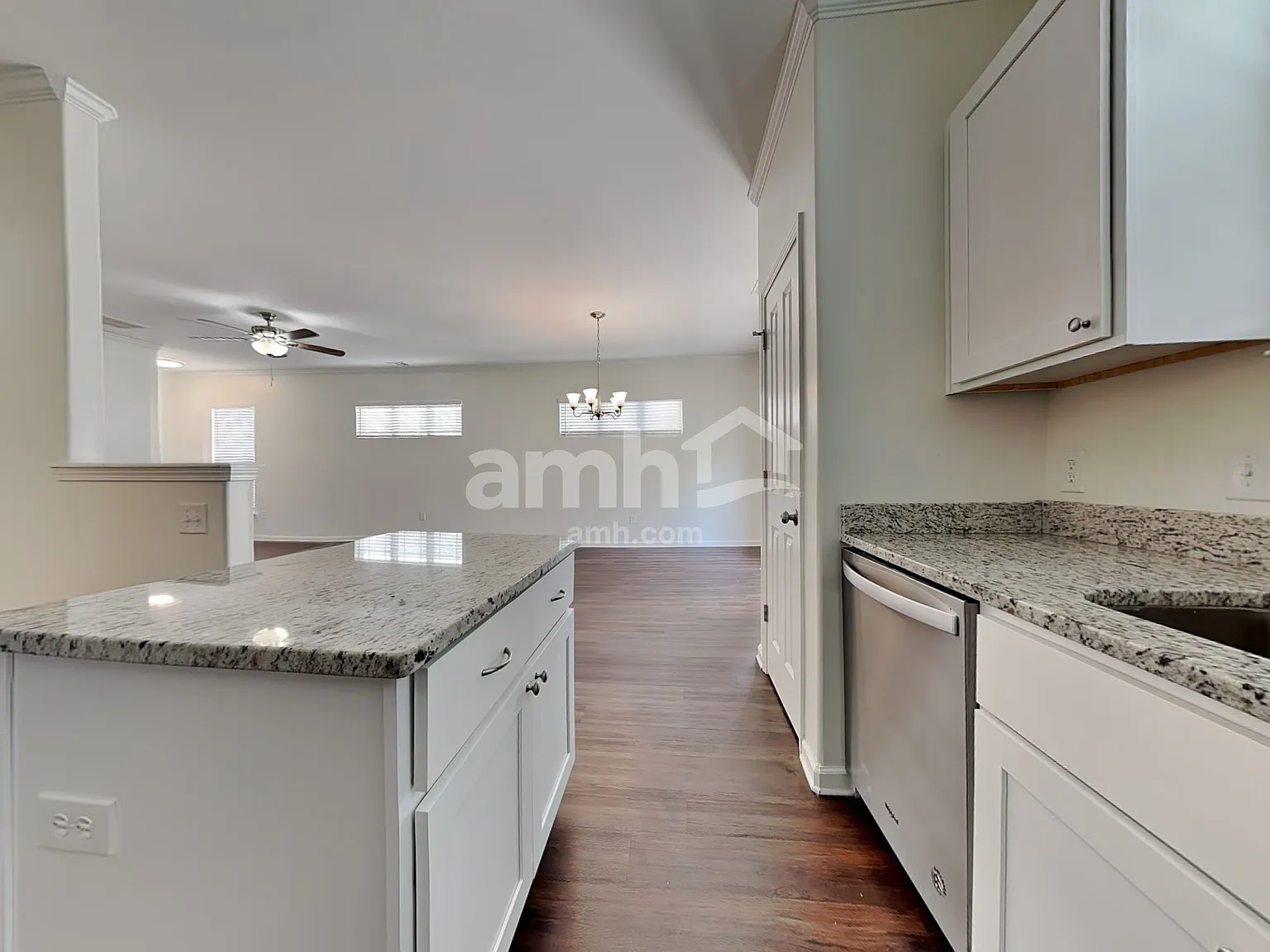 3 bed, 2.5 bath, 1692 sqft, $2,310 — Photo 4