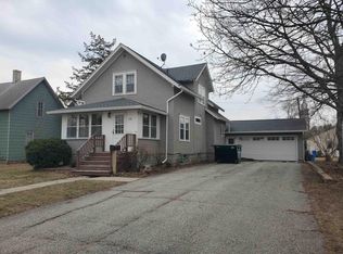 126 4th St E, Cresco, IA 52136