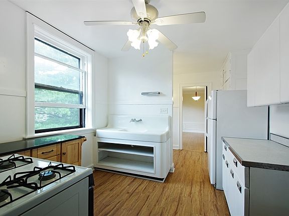 4th image of 6164 N Hoyne Ave