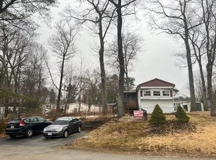 21 Surrey Ln #21, Brookfield, MA 01506