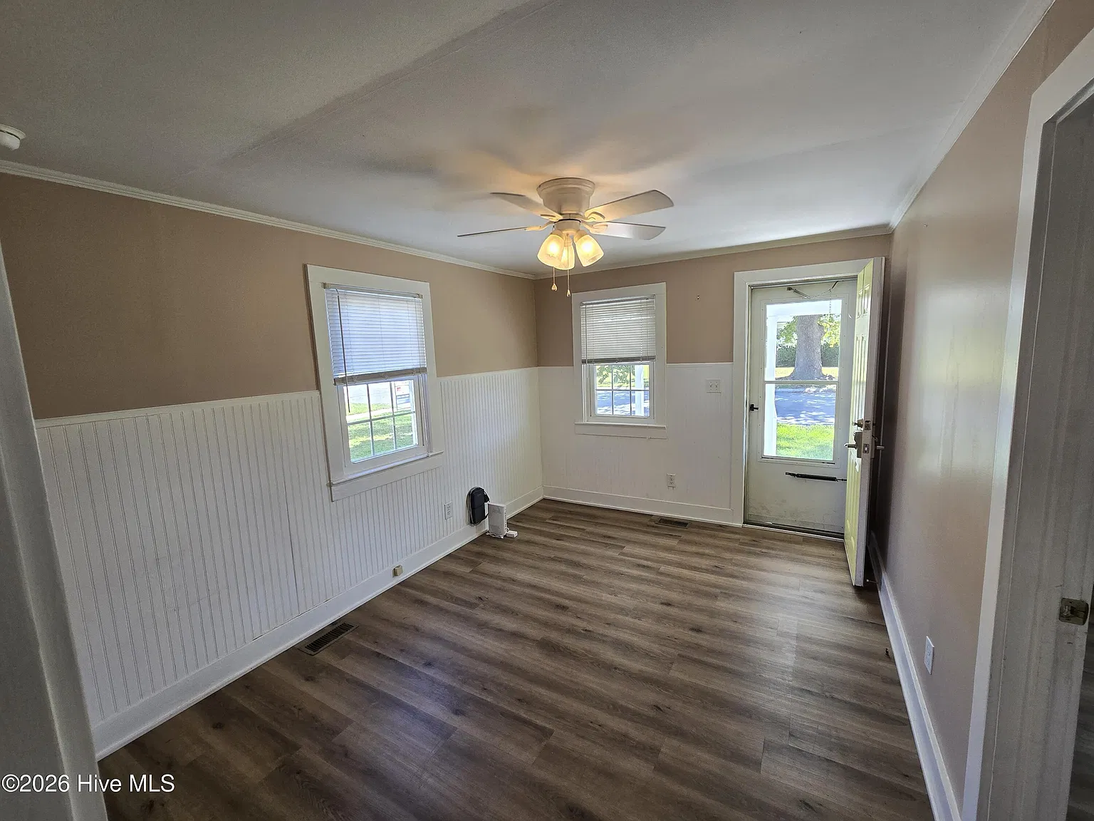 2 bed, 1.0 bath, $1,200 — Photo 2