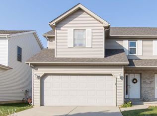 1806 Vladimir Dr, Bloomington, IL