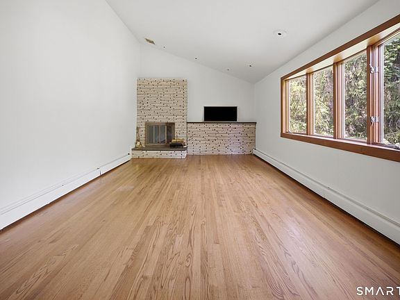 3rd image of 40 Eastview Drive