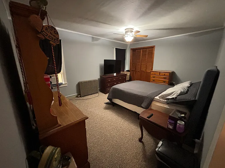 137 E Elm St — Photo 14