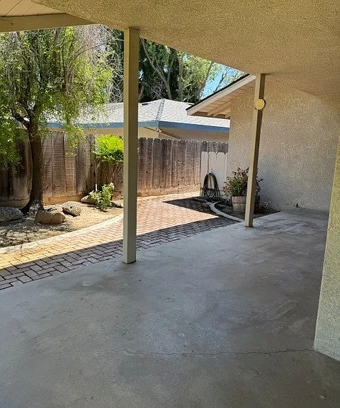 405 Leveland Ln — Photo 19