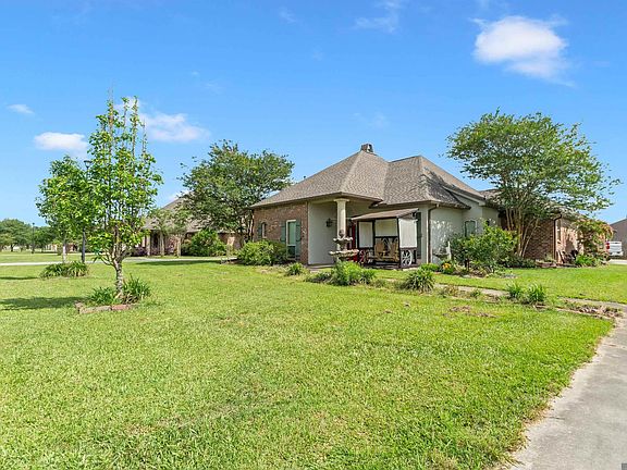 3rd image of 10064 Garden Oaks Ave