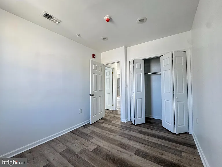 700 W Girard Ave — Photo 10