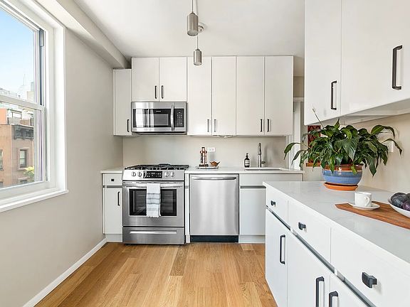 5th image of 360 W 22nd St APT 5E