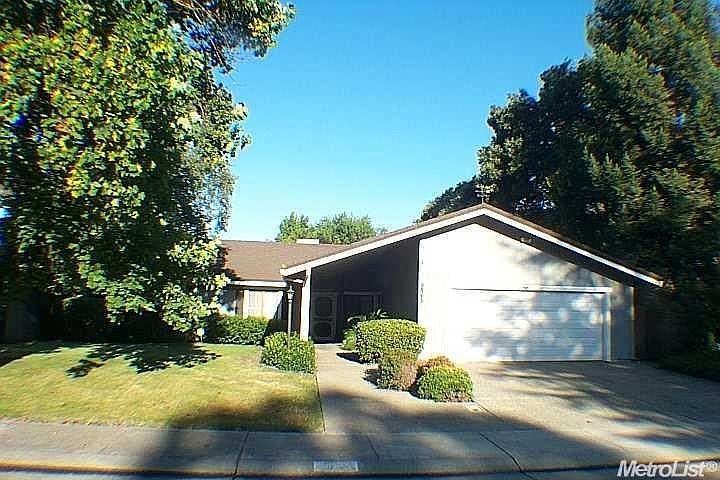 1st image of 9843 Treetop Dr