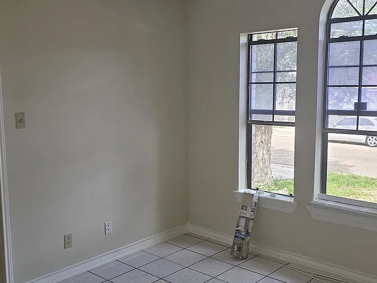 404 Saint Thomas Dr — Photo 10