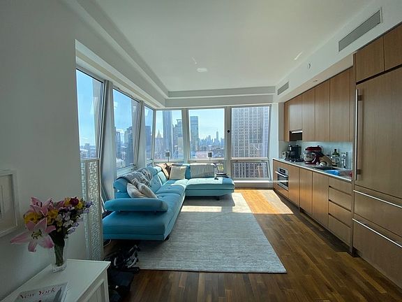 5th image of 400 5th Ave APT 37A