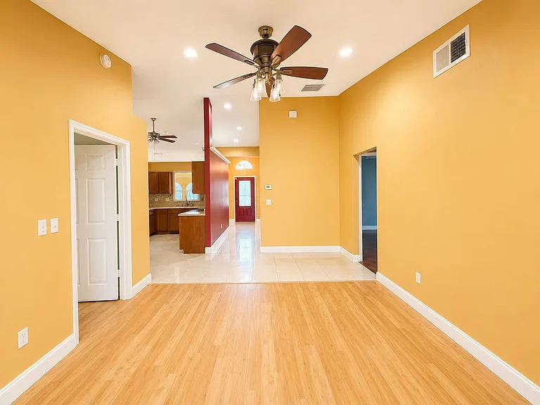 1009 Bartlett Ct — Photo 9
