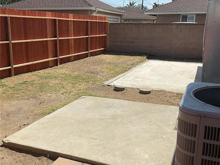 816 W G St — Photo 16