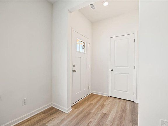 4th image of 2510 Riverside Rd