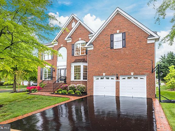 2nd image of 43897 Arborvitae Dr